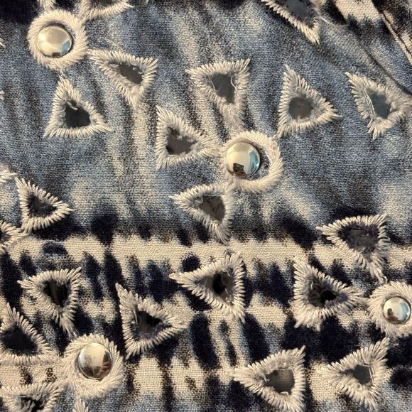 Chelsea & Theodore Blue and White Graphic Tunic Size 1X - Picture 3 of 4